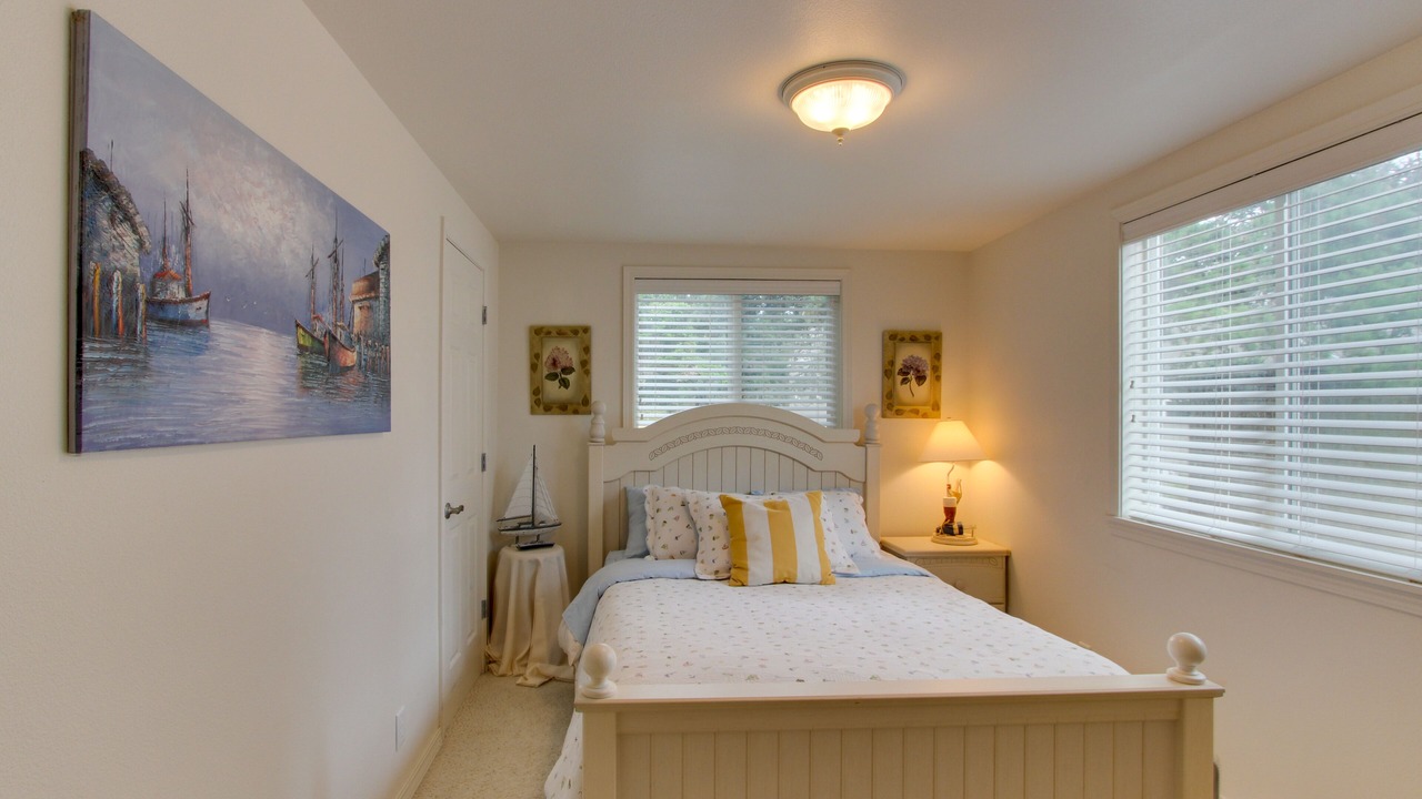 Photo of Bedroom in Sunset Beach