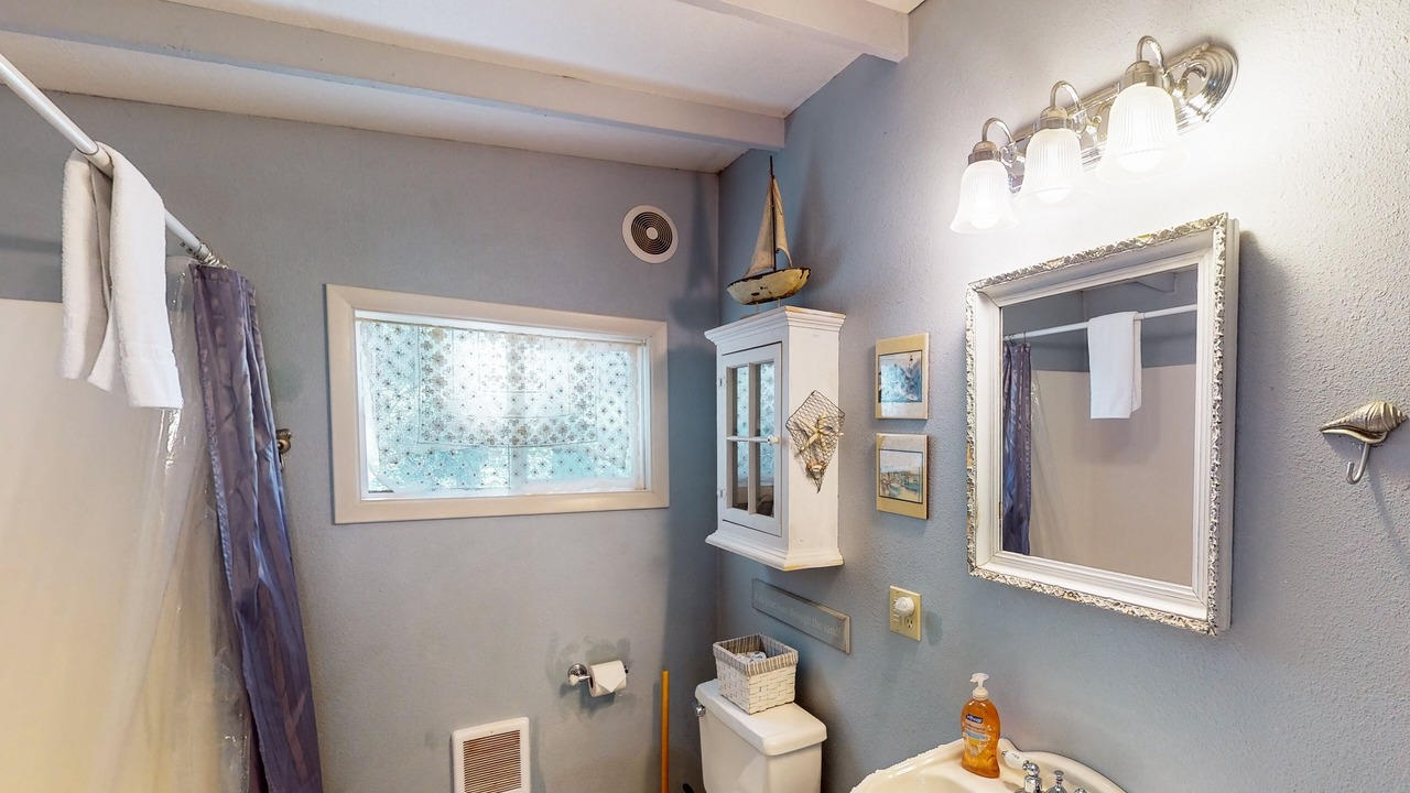 Photo of Bathroom in Yachats