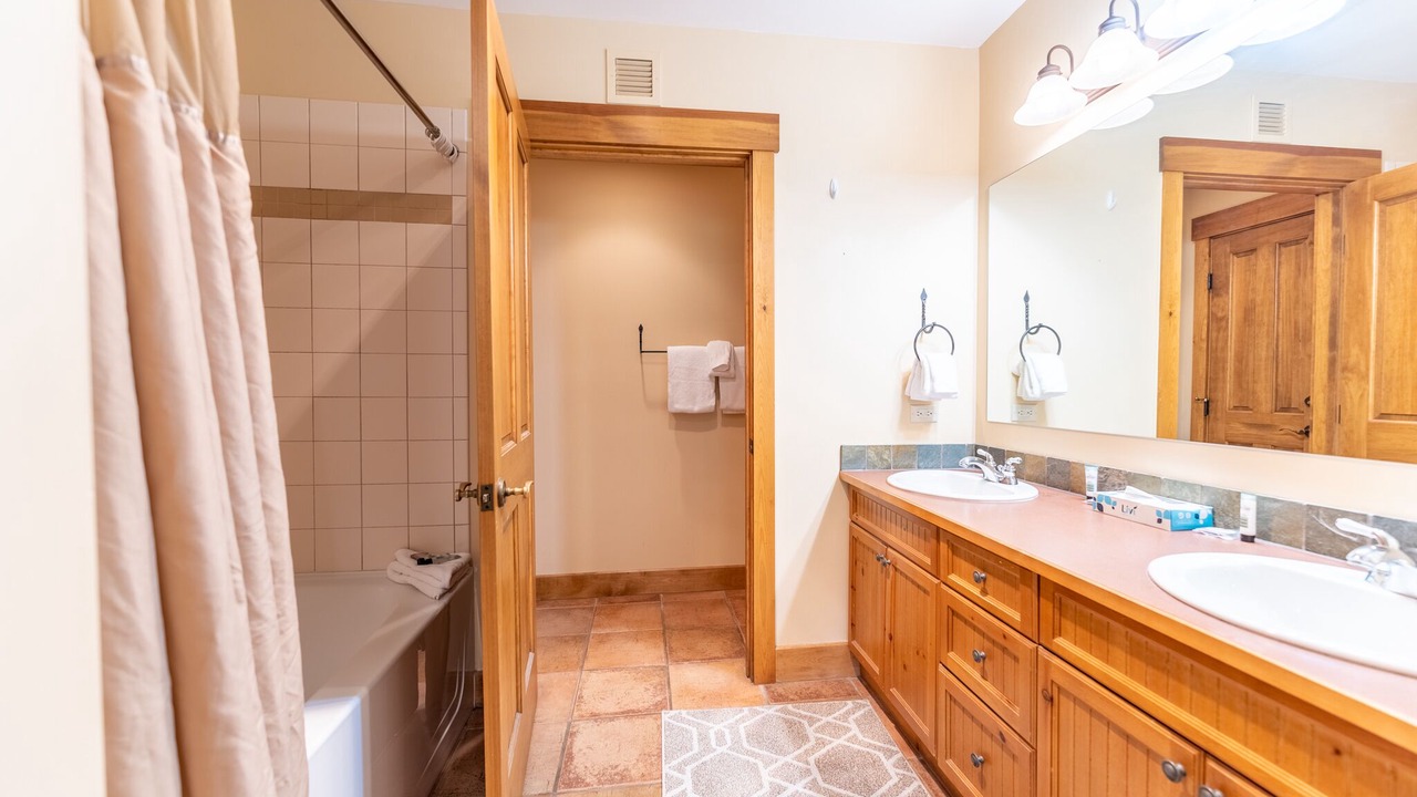 Photo of Bathroom in River Run
