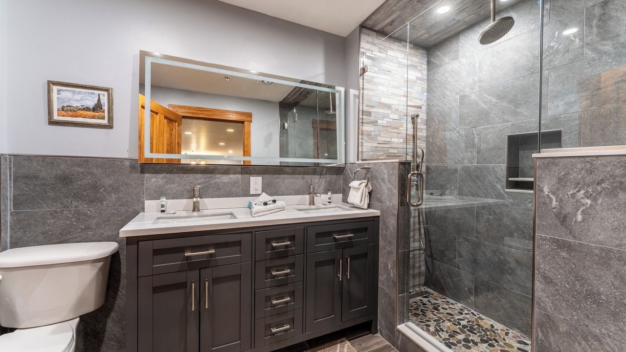 Photo of Bathroom in River Run