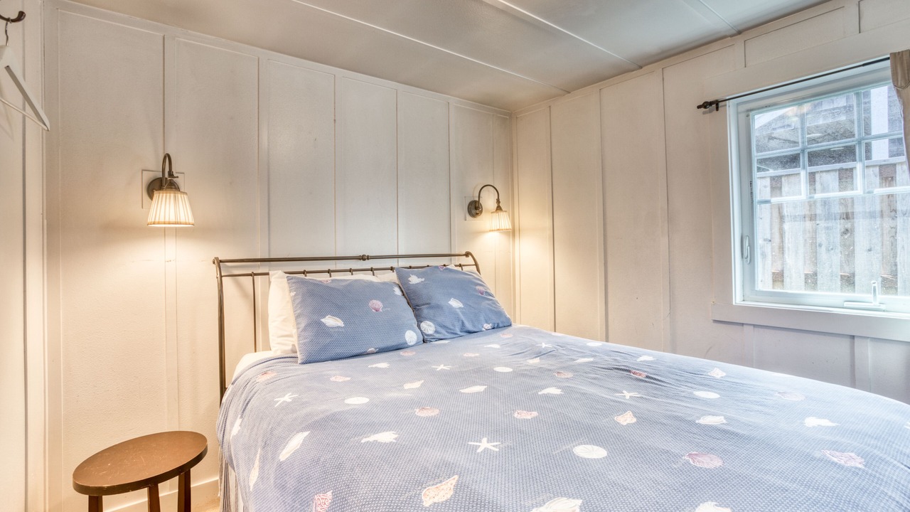 Photo of Bedroom in Downtown Cannon Beach