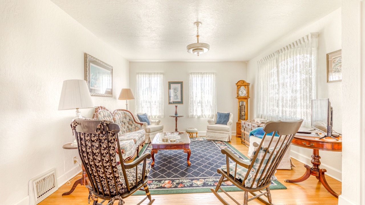 Photo of Livingroom in McMinnville