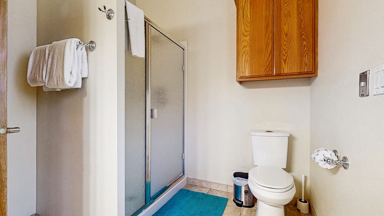 Photo of Bathroom in Gleneden Beach