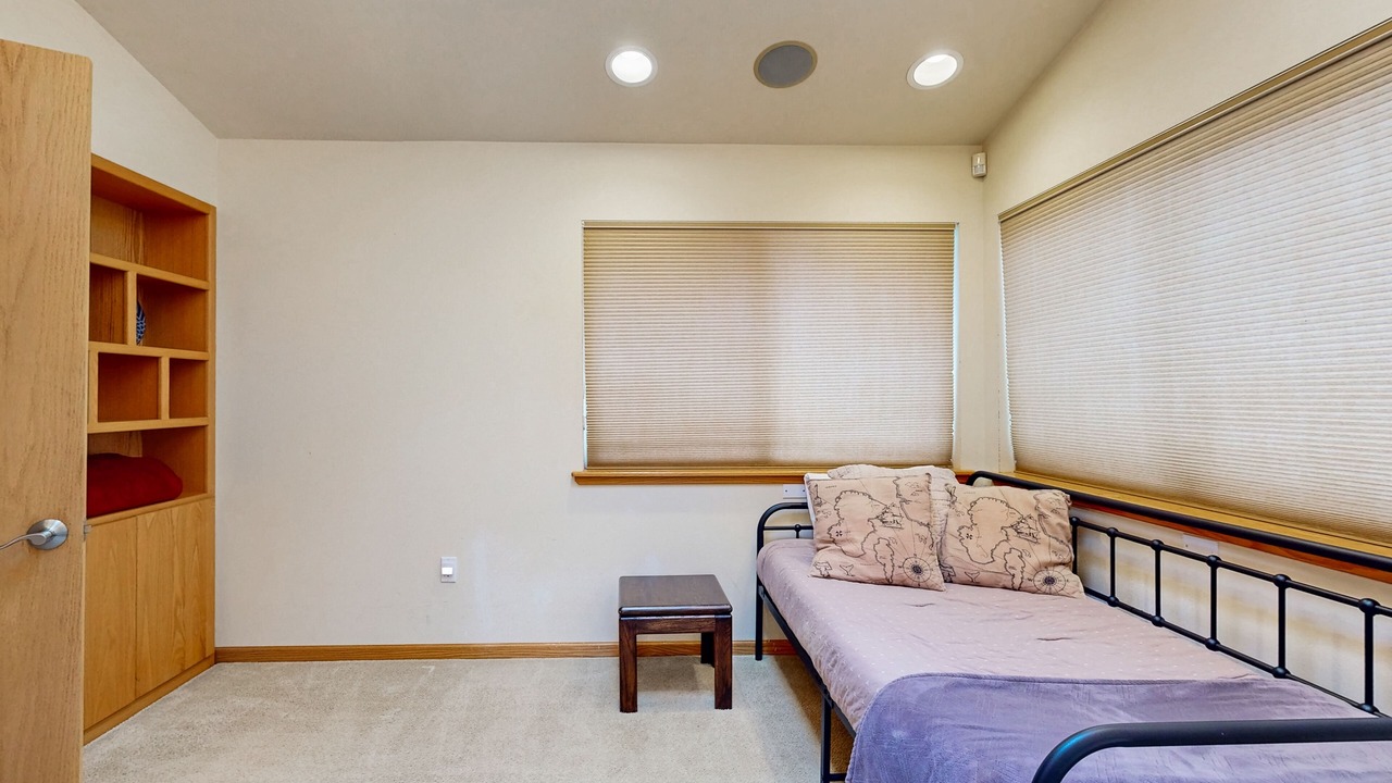 Photo of Bedroom in Gleneden Beach