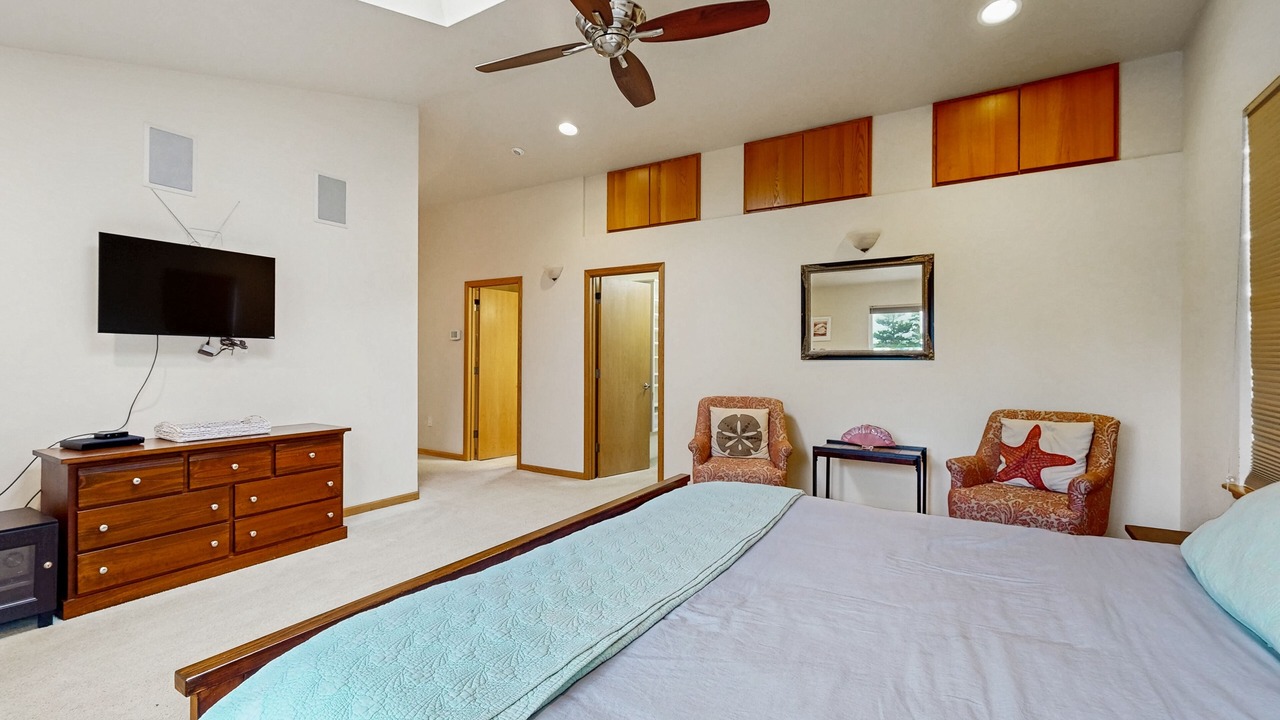 Photo of Bedroom in Gleneden Beach