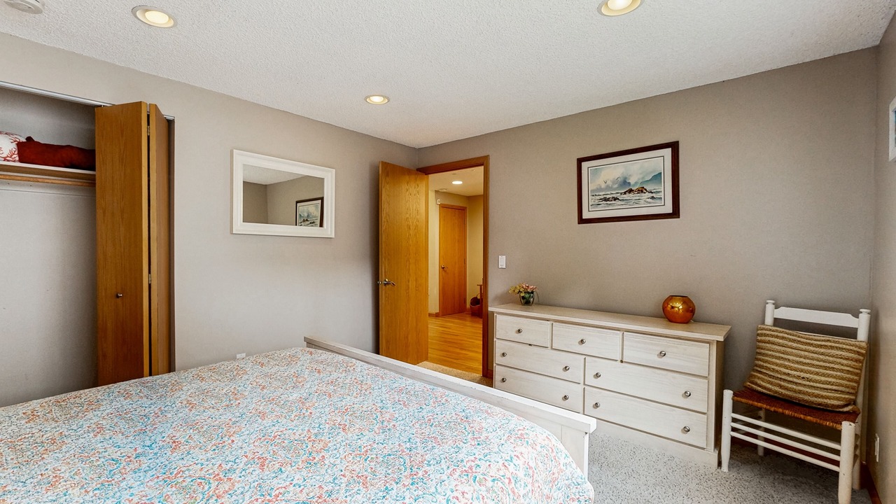 Photo of Bedroom in Gleneden Beach