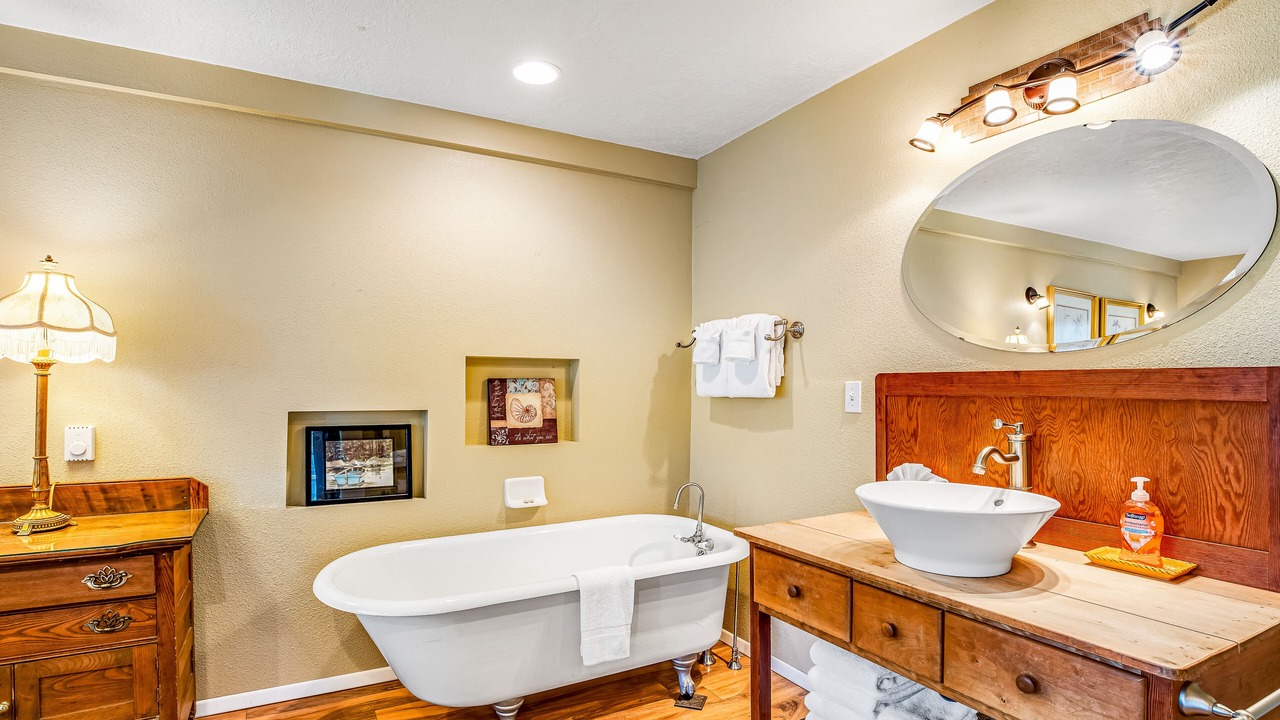Photo of Bathroom in Gearhart