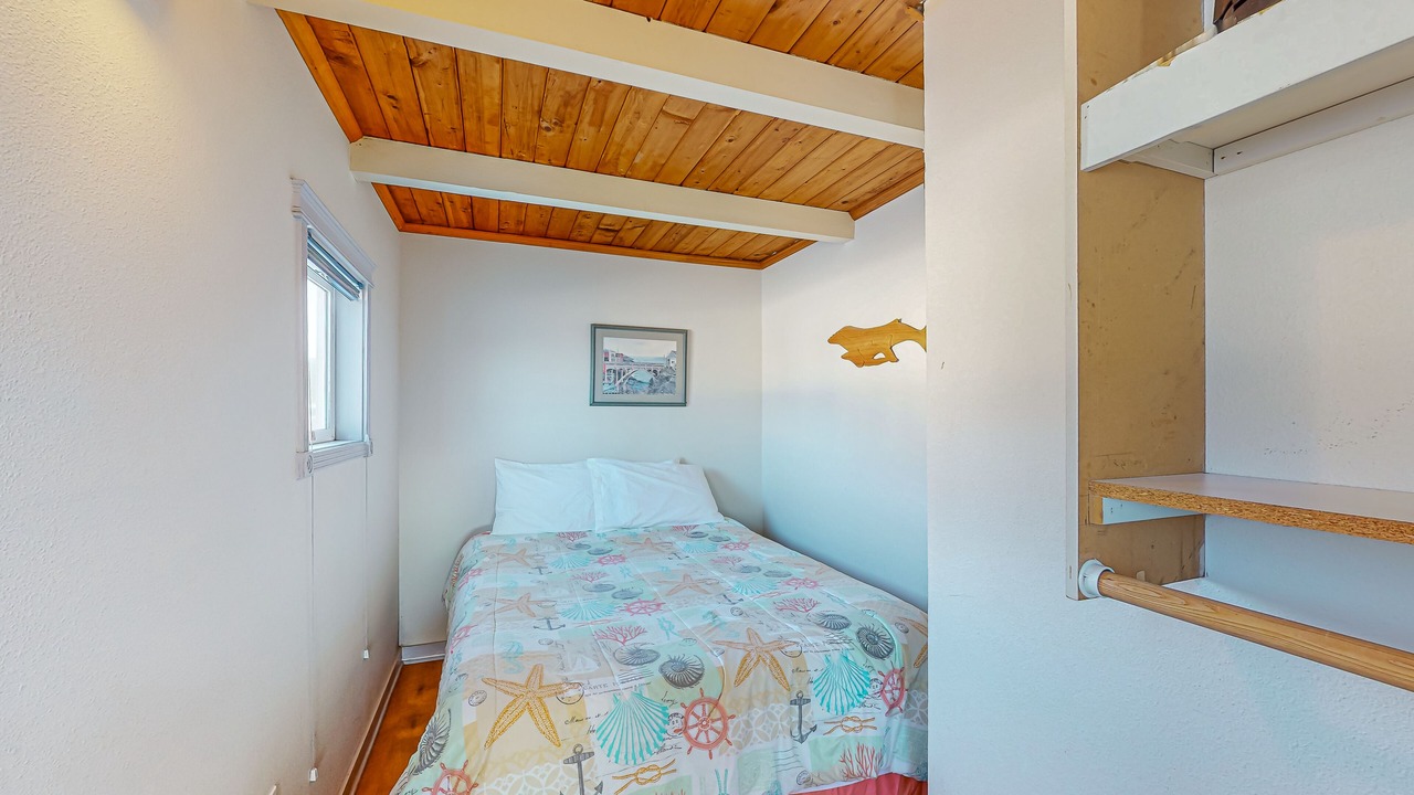 Photo of Bedroom in Depoe Bay