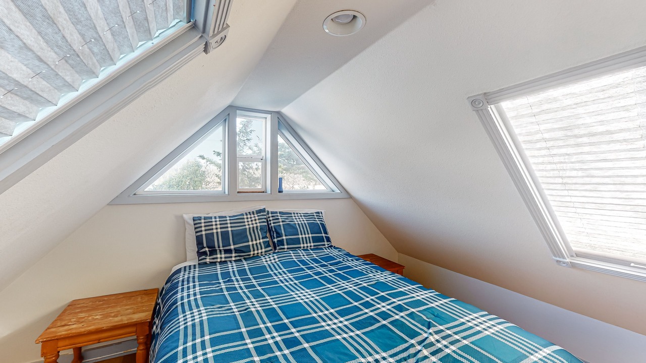 Photo of Bedroom in Depoe Bay