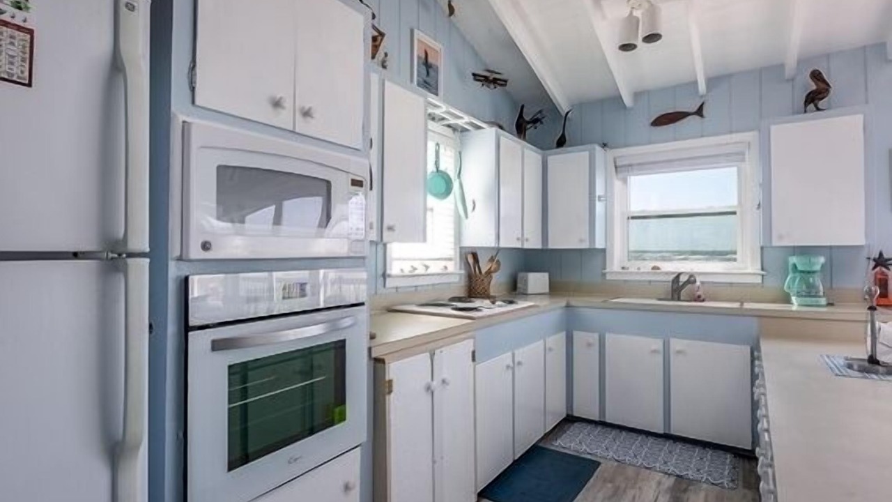 Photo of Kitchen in Jamaica Beach