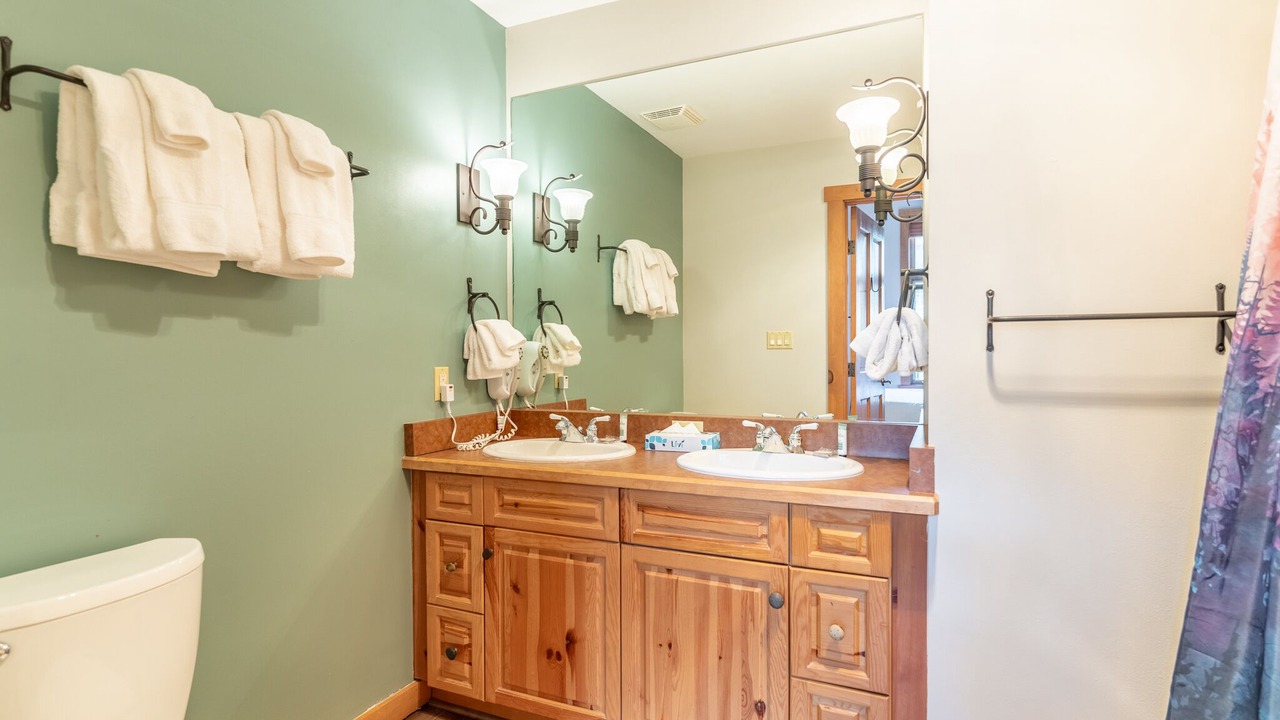 Photo of Bathroom in River Run