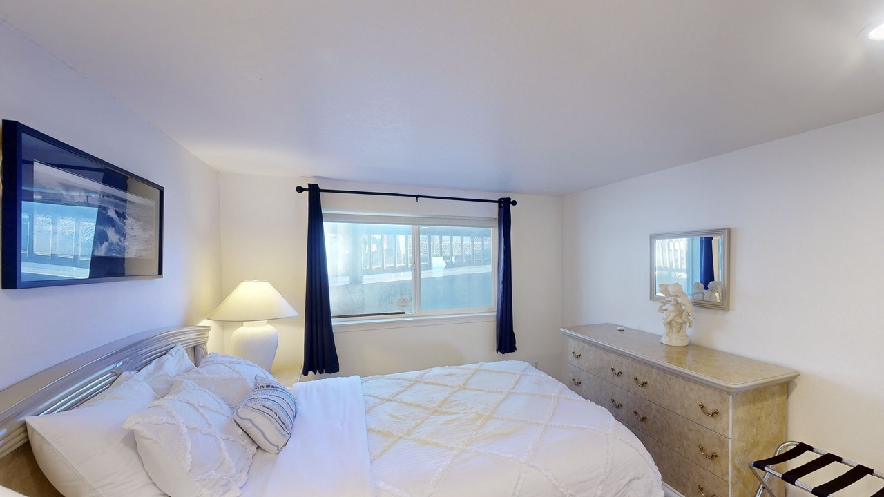 Photo of Bedroom in Depoe Bay