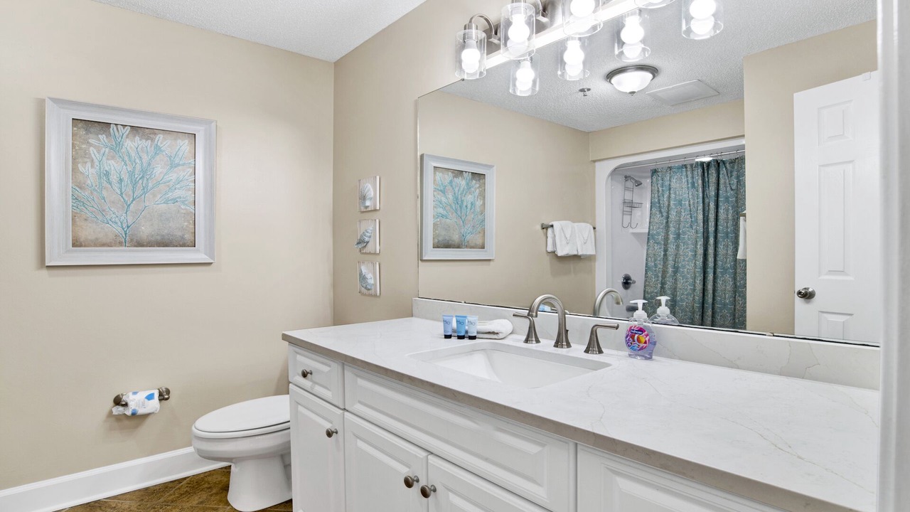 Photo of Bathroom in Orange Beach East