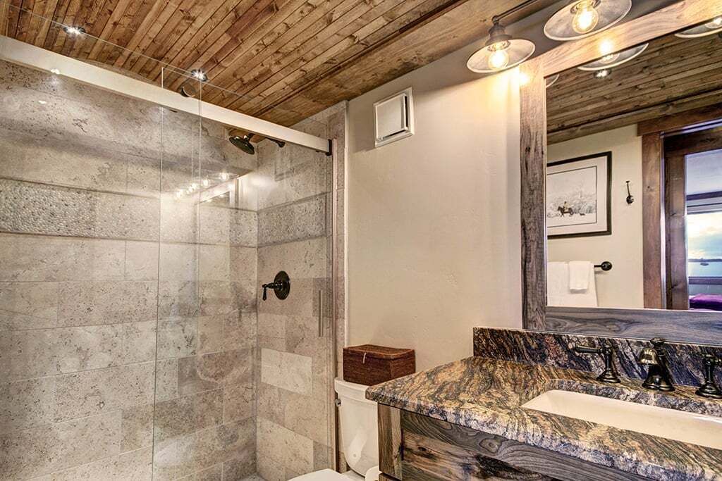 Photo of Bathroom in Peak 9