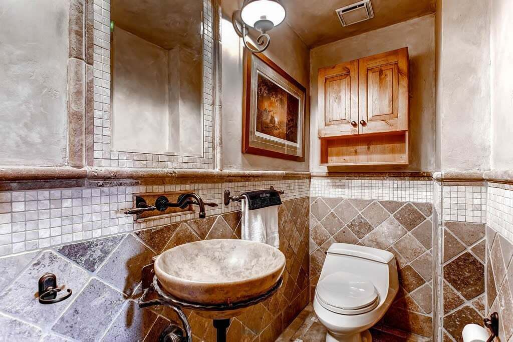 Photo of Bathroom in Peak 9