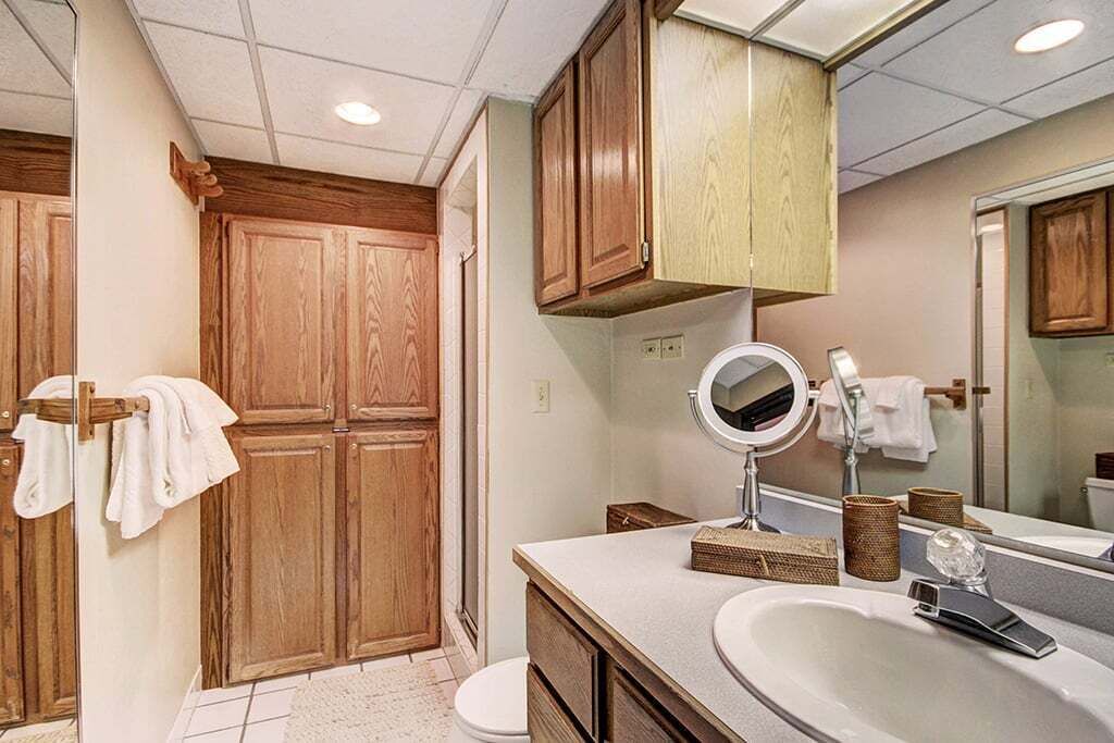 Photo of Bathroom in Peak 9