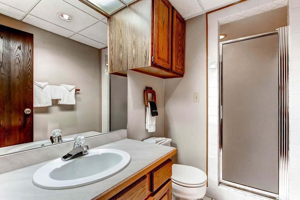Photo of Bathroom in Peak 9