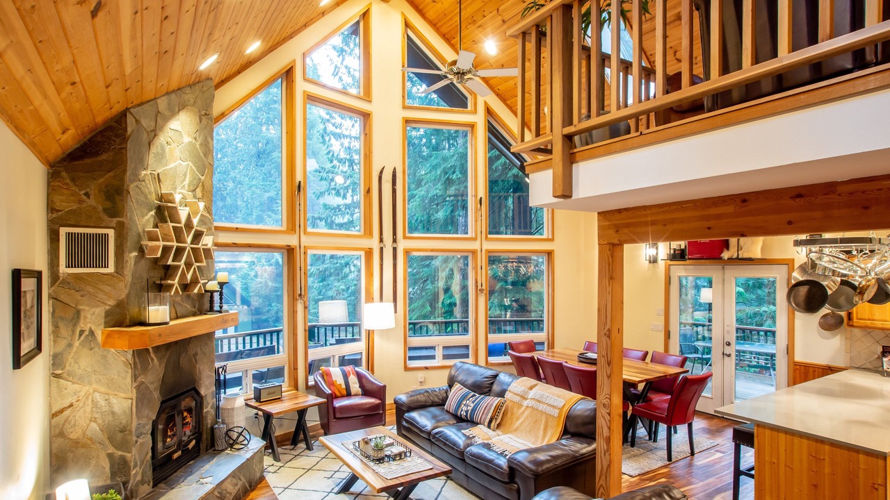 Photo of Livingroom in Glacier