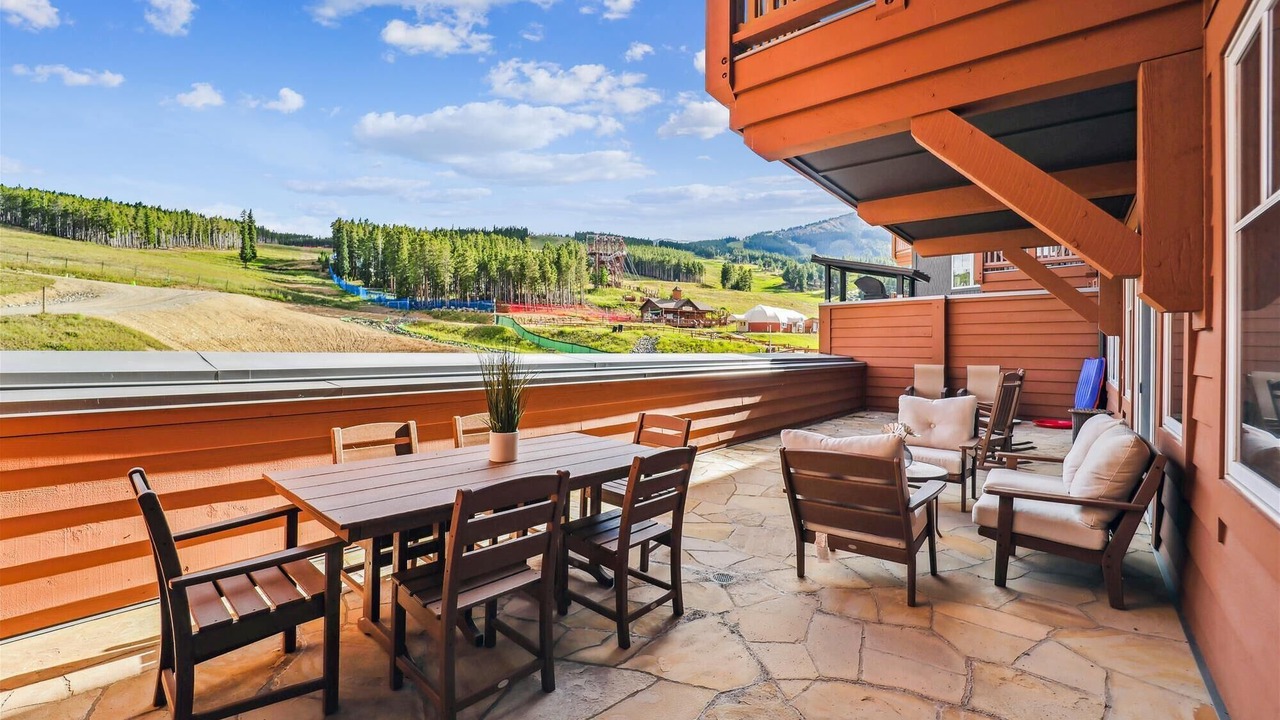 Photo of Patio Balcony in Peak 8