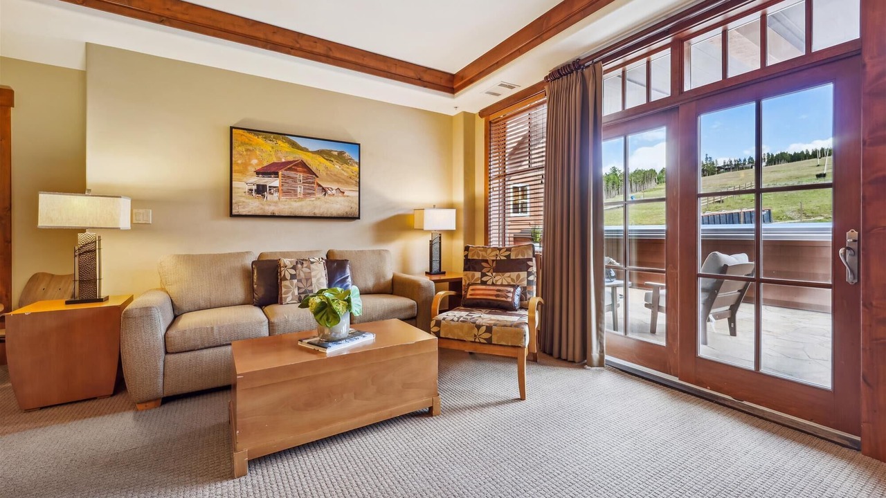 Photo of Bedroom in Peak 8
