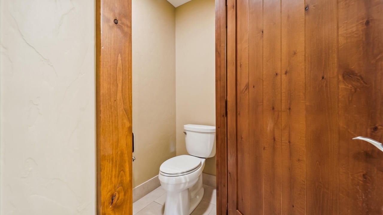 Photo of Bathroom in Peak 8