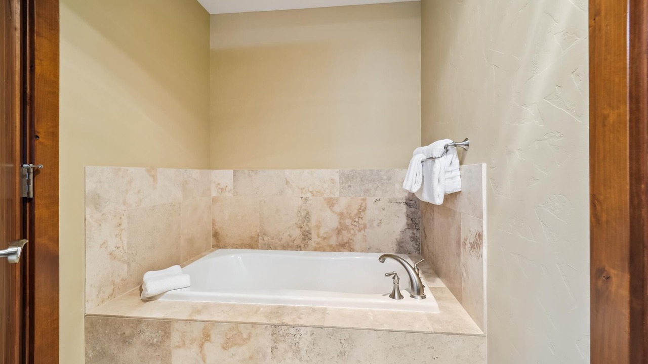 Photo of Bathroom in Peak 8
