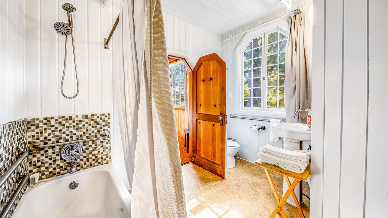 Photo of Bathroom in Gearhart