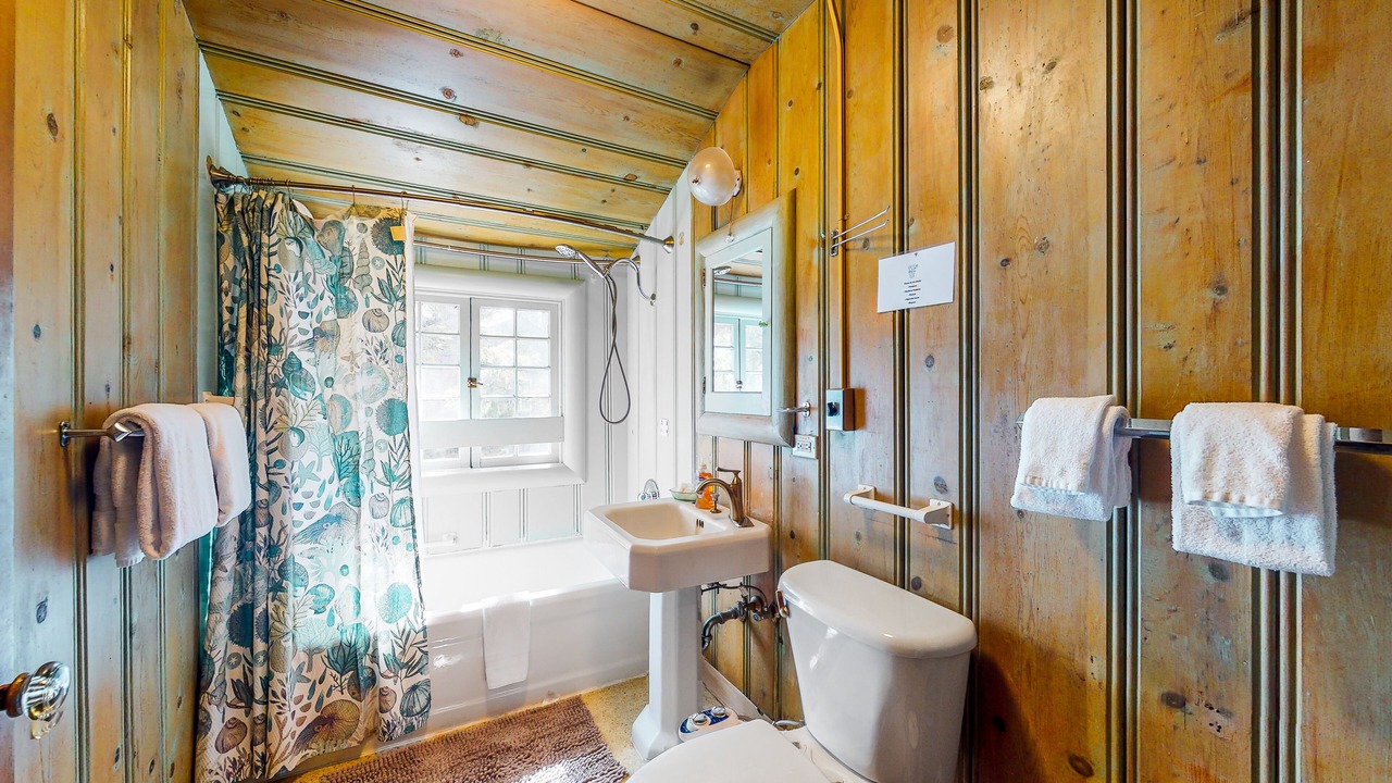 Photo of Bathroom in Gearhart