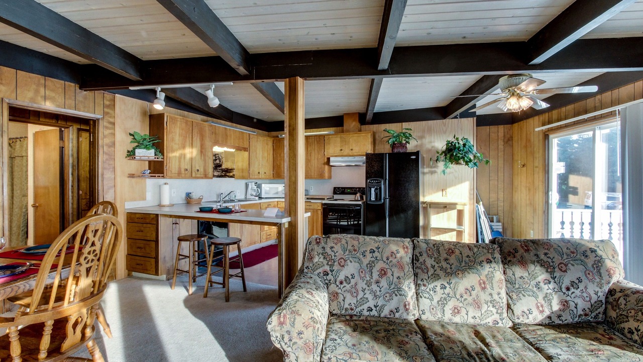 Photo of Livingroom in Otter Rock