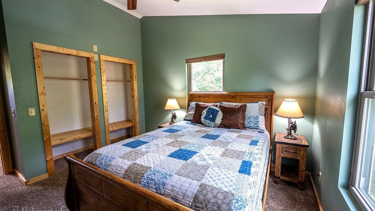Photo of Bedroom in Wears Valley