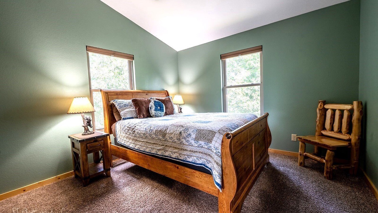 Photo of Bedroom in Wears Valley