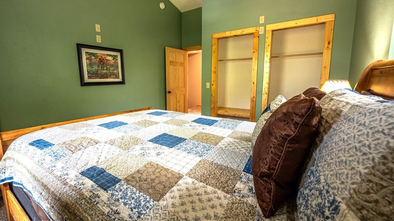 Photo of Bedroom in Wears Valley