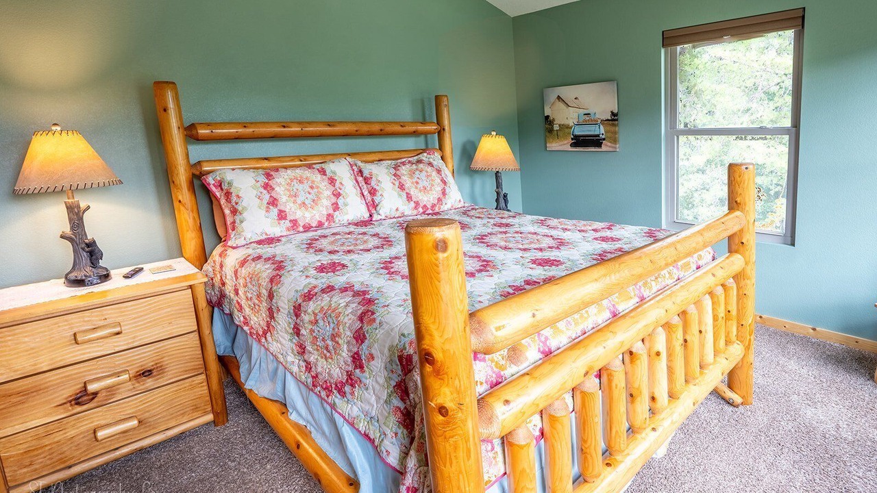 Photo of Bedroom in Wears Valley
