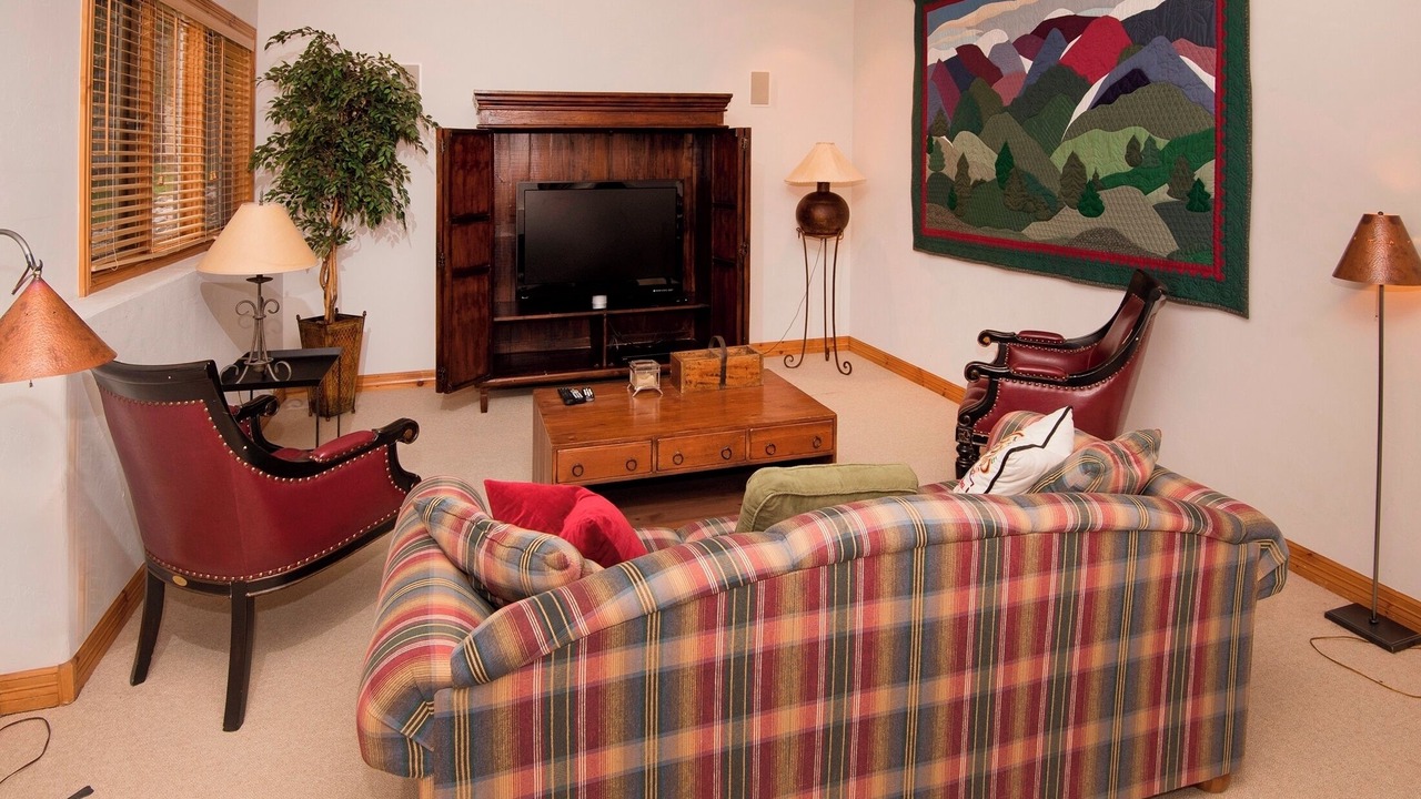 Photo of Livingroom in Edwards