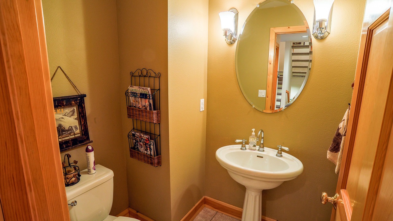 Photo of Bathroom in Peak 8