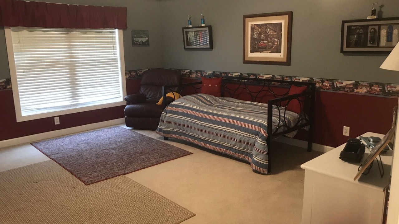 Photo of Bedroom in Hendersonville