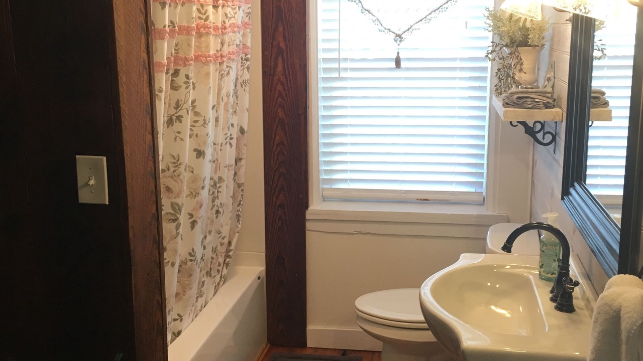 Photo of Bathroom in Gap