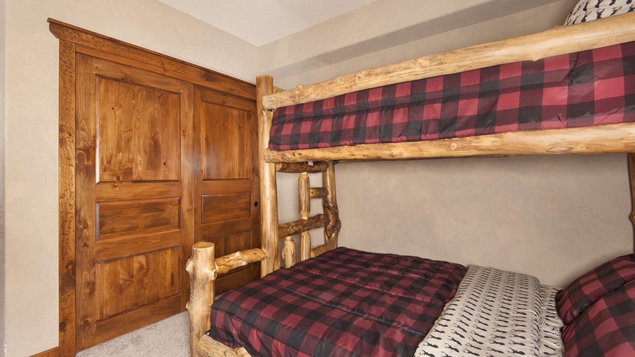 Photo of Bedroom in Four O'Clock