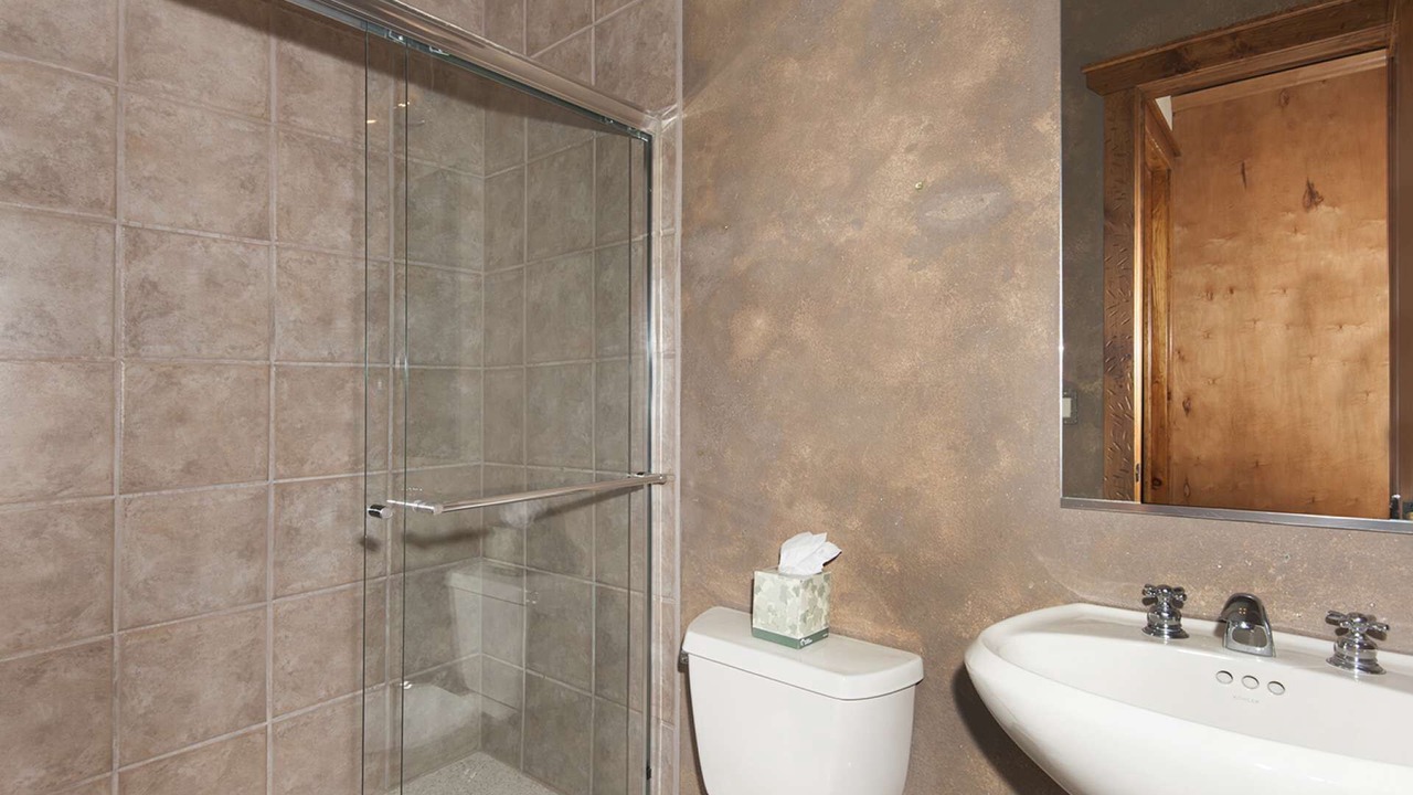 Photo of Bathroom in Four O'Clock