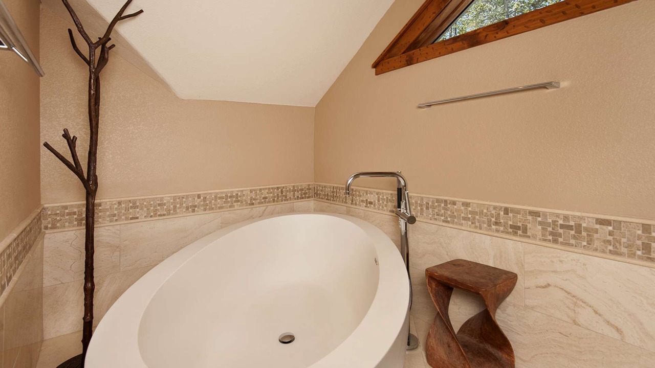 Photo of Bathroom in Four O'Clock