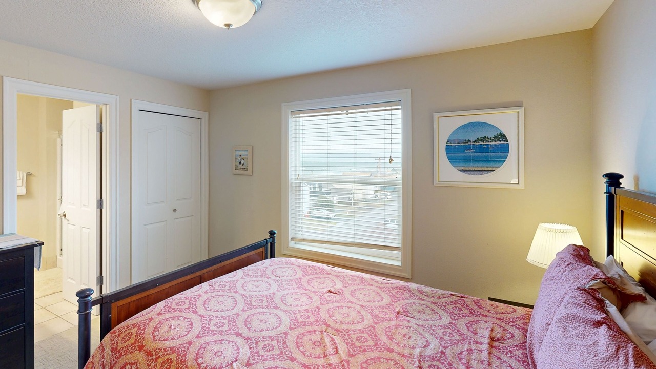 Photo of Bedroom in Rockaway Beach