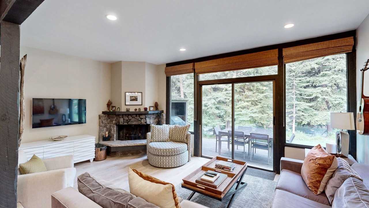 Photo of Livingroom in Vail