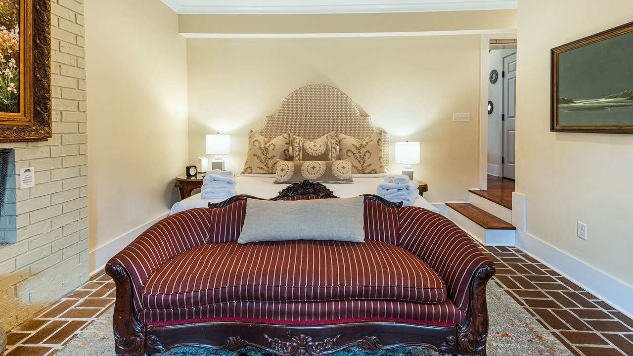 Photo of Bedroom in Historic District - North