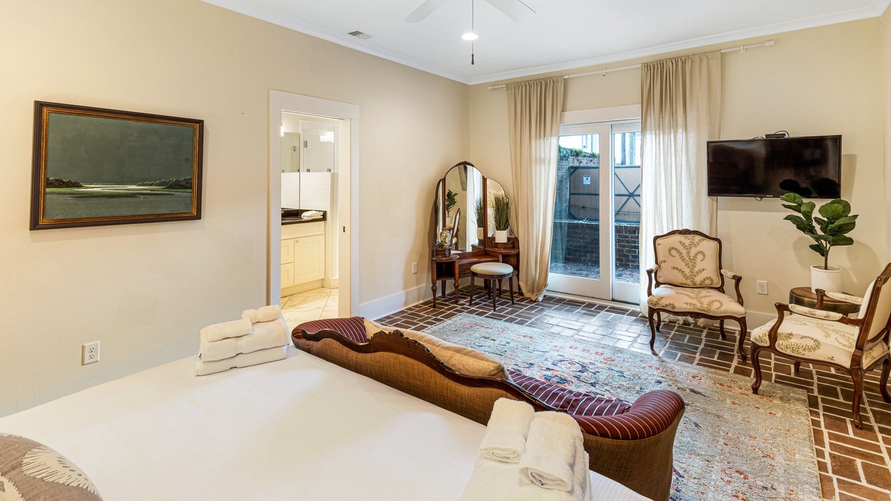 Photo of Bedroom in Historic District - North