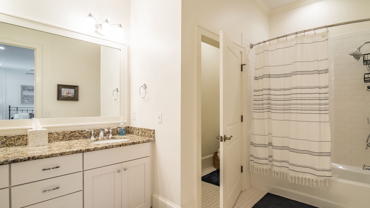 Photo of Bathroom in Debordieu Colony