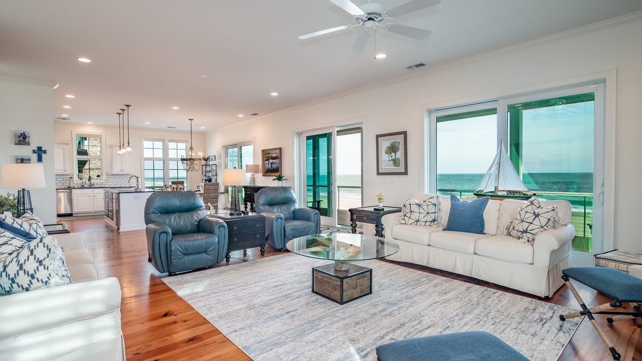 Photo of Livingroom in Debordieu Colony