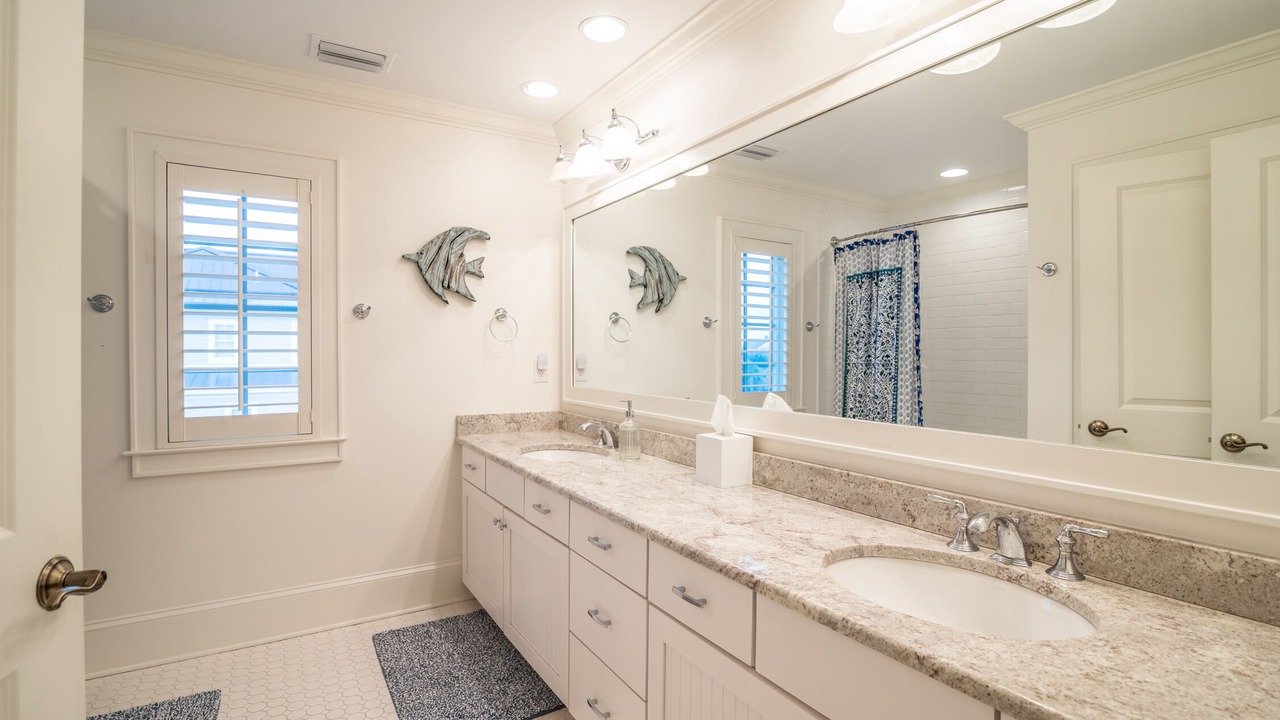 Photo of Bathroom in Debordieu Colony