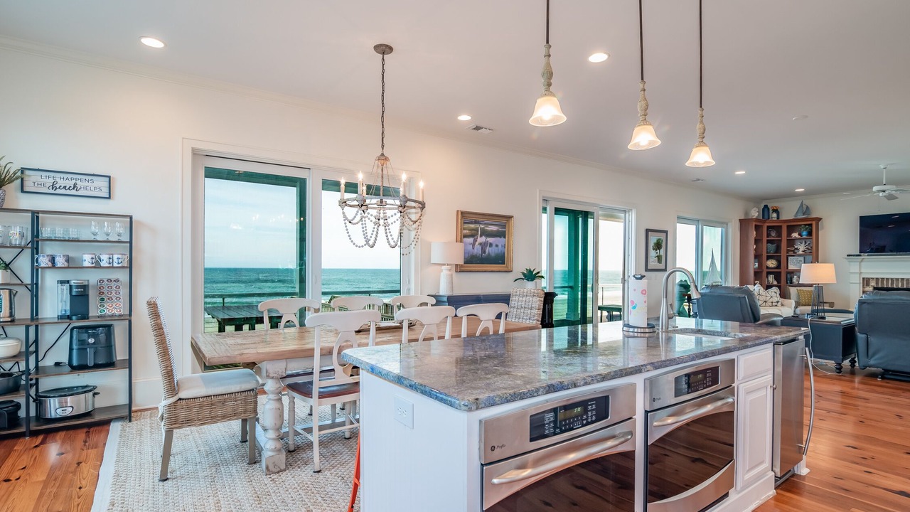 Photo of Kitchen in Debordieu Colony