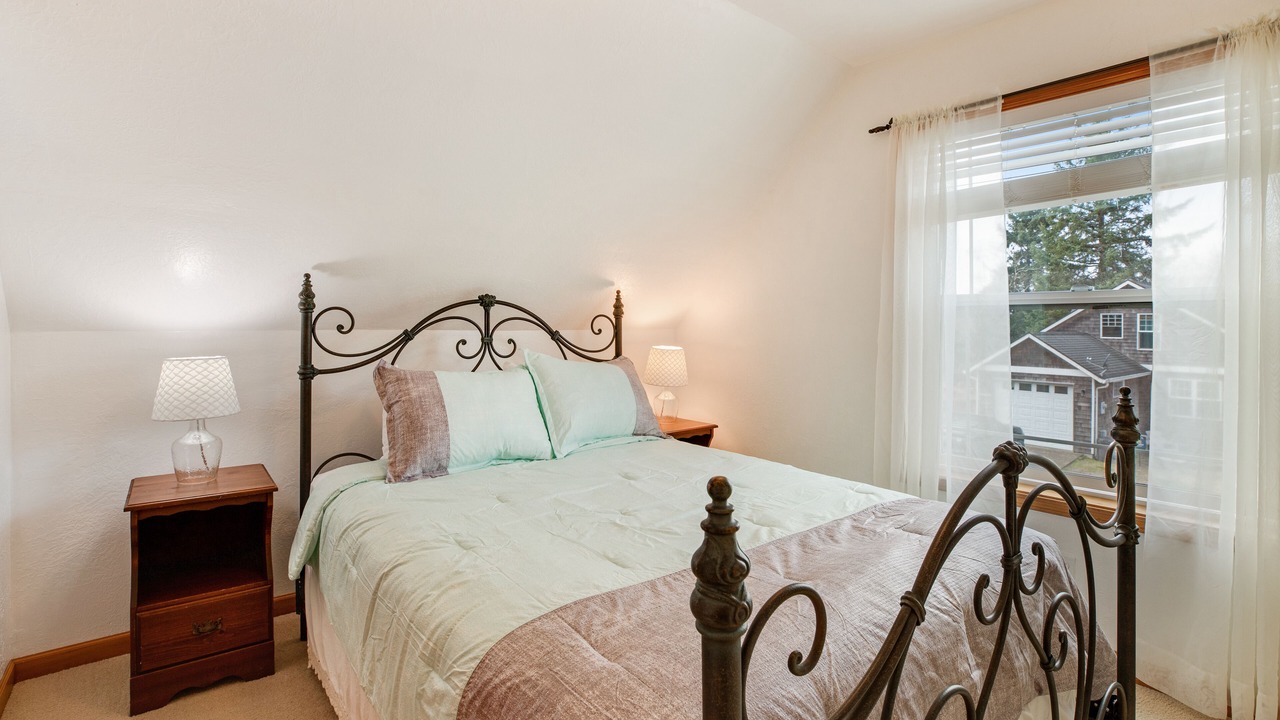 Photo of Bedroom in Rockaway Beach