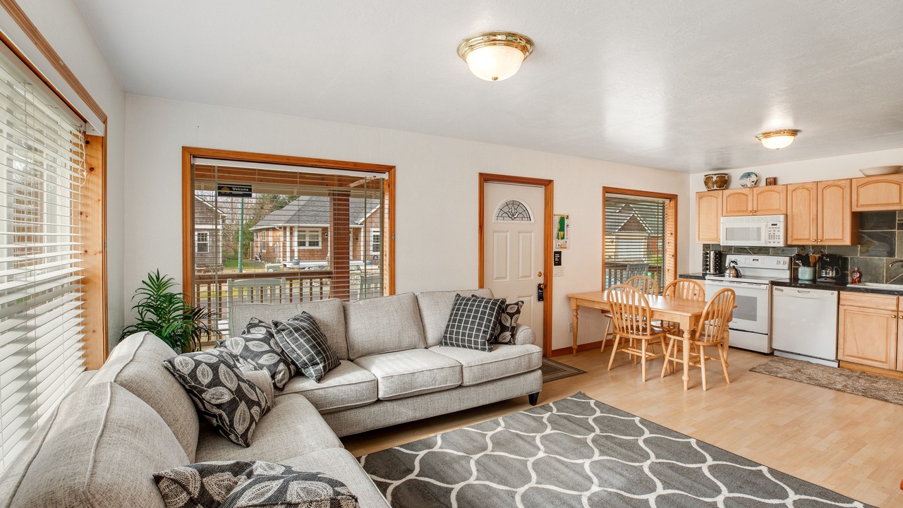Photo of Livingroom in Rockaway Beach